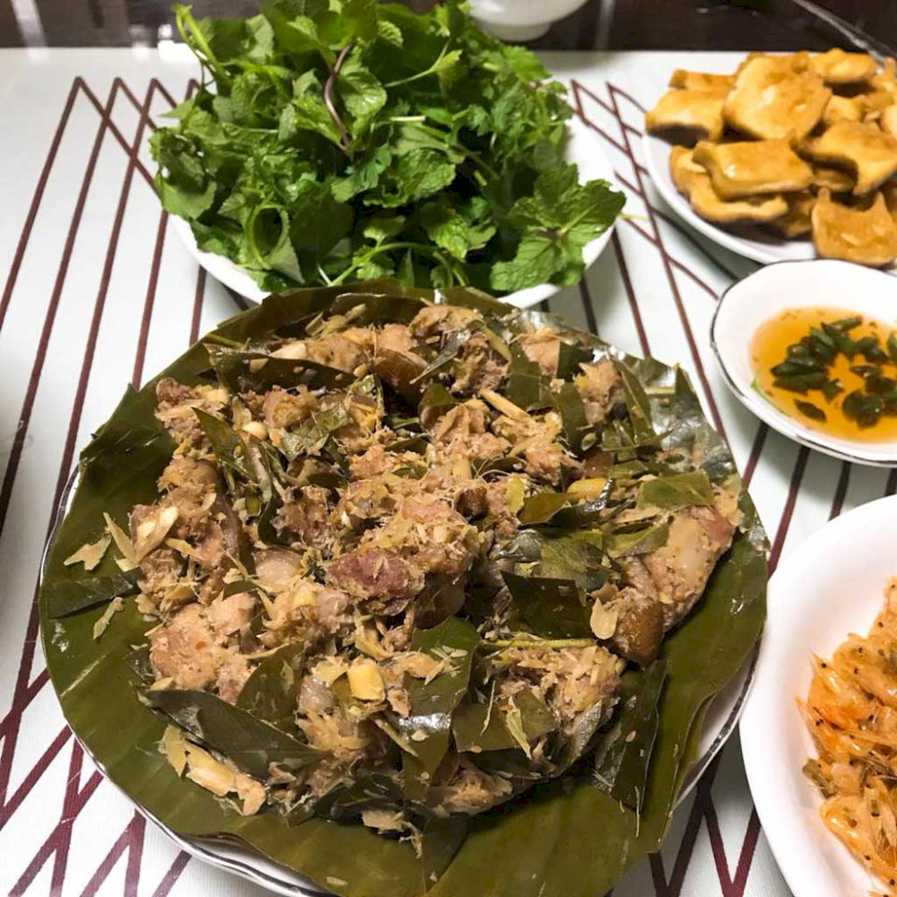 Thịt lợn mán hấp lá chuối